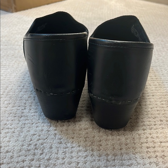 Dansko Professional Black Leather Clogs with Heel Backs - Picture 6 of 9